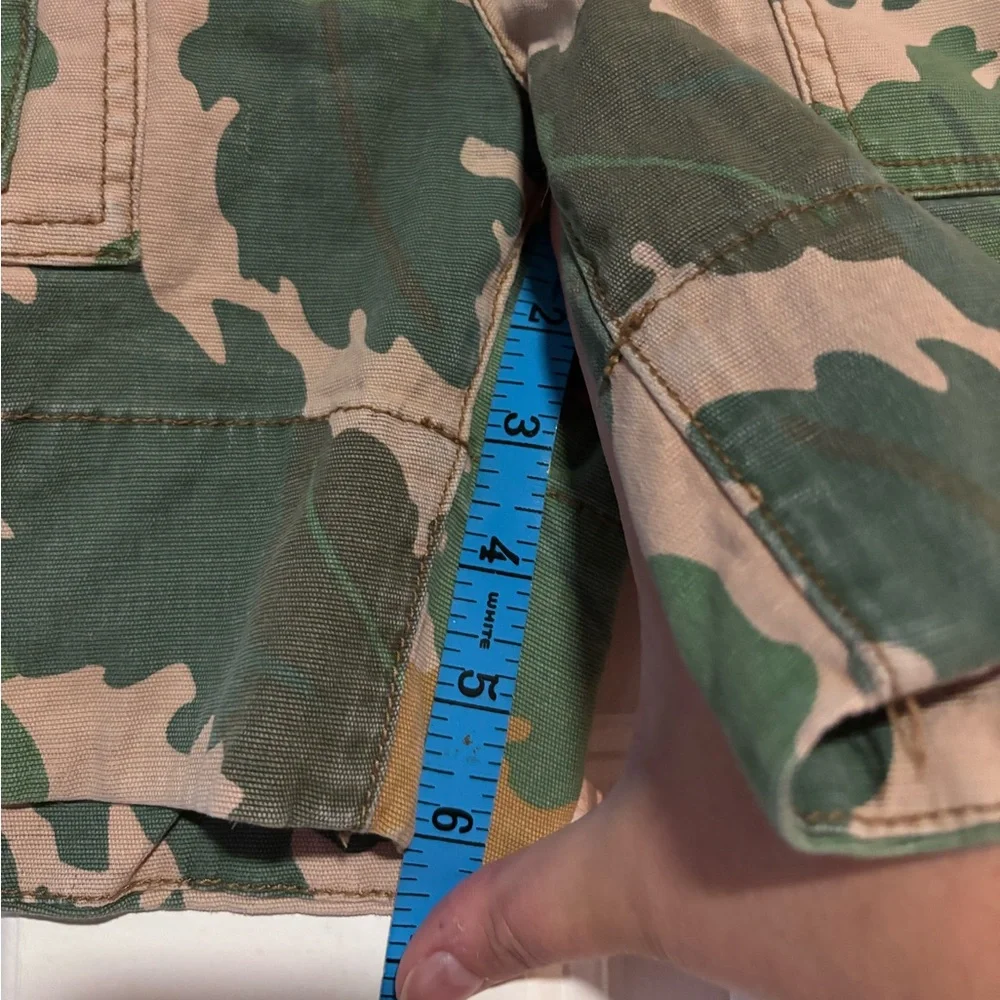 Anthro The Wanderer Camo Shorts, size 27